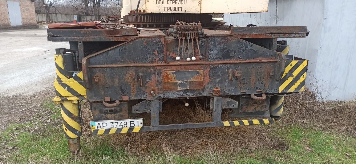 Автокран грузоподёмностью 25 тон
