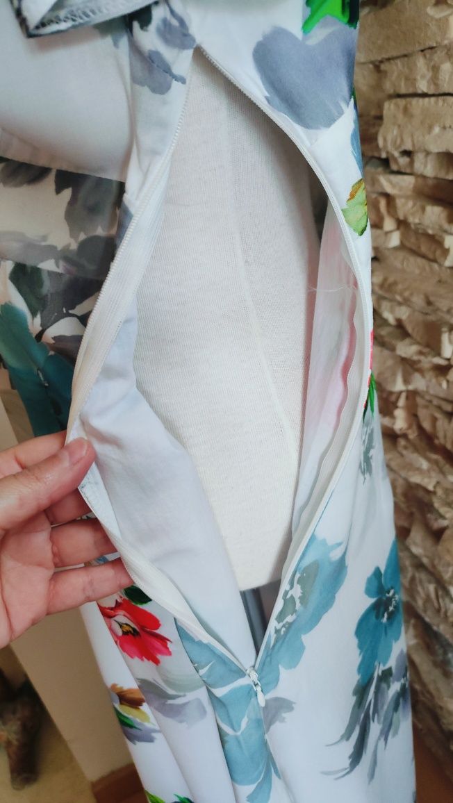 Vestido branco comprido com flores