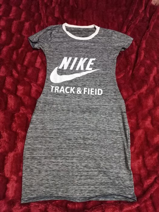 Стильна сіра сукня Nike (42 розмір) – відмінний стан!