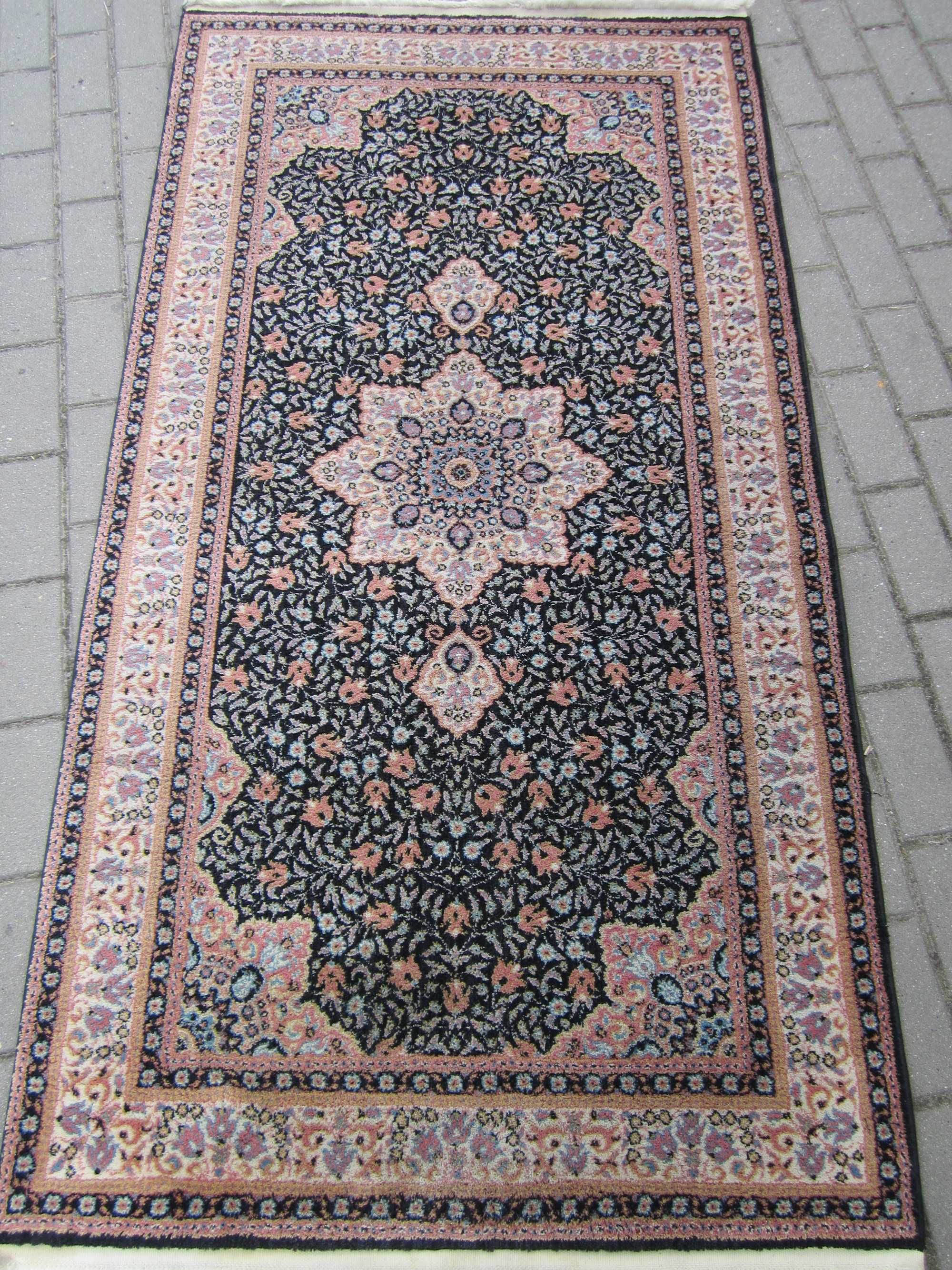 dywan wełniany maszynowy made in Turkey WyczYSZczOnY