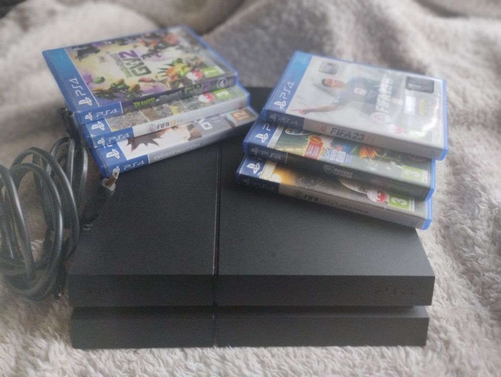 Sprzedam konsole PS4 wraz z 6 grami