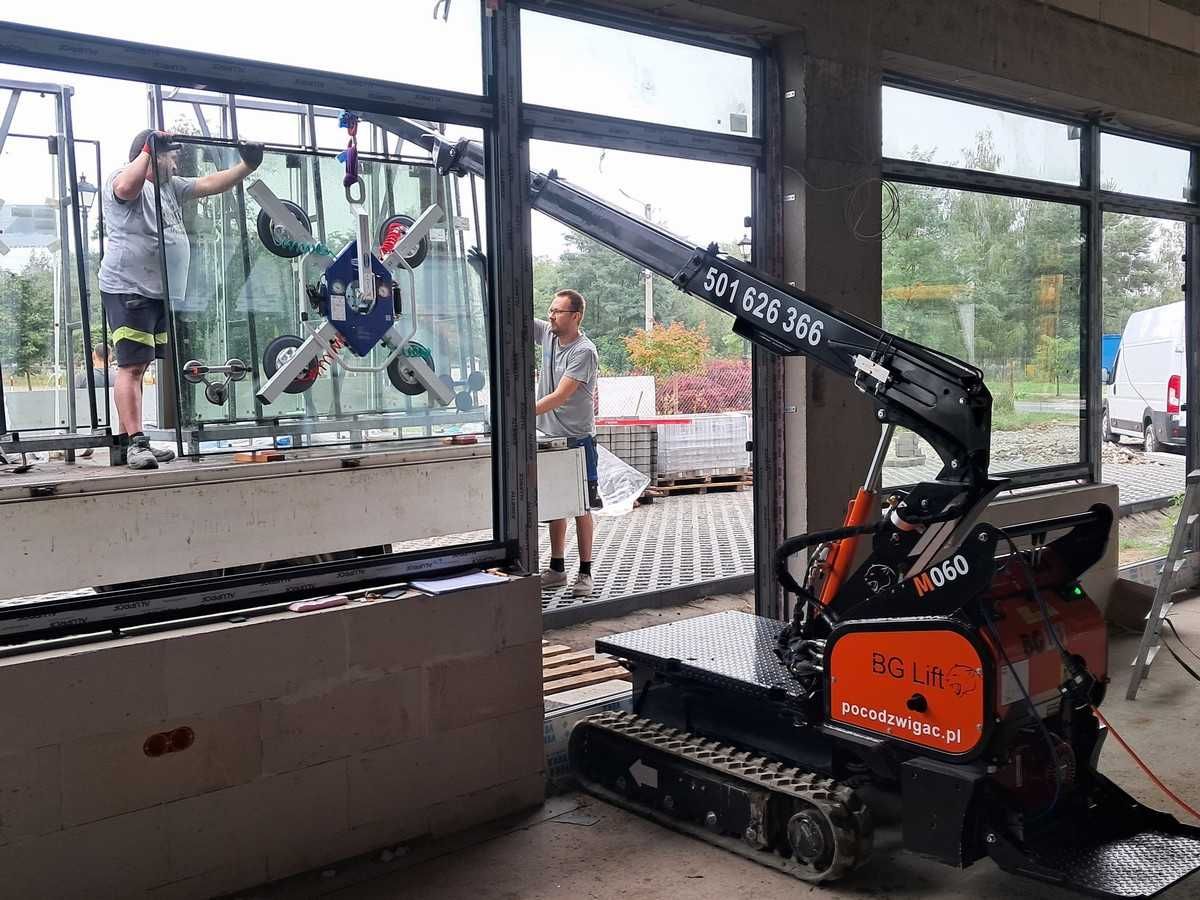 Mini żuraw wynajem BG LIFT M060 manipulator do szkła szyb okien pająk