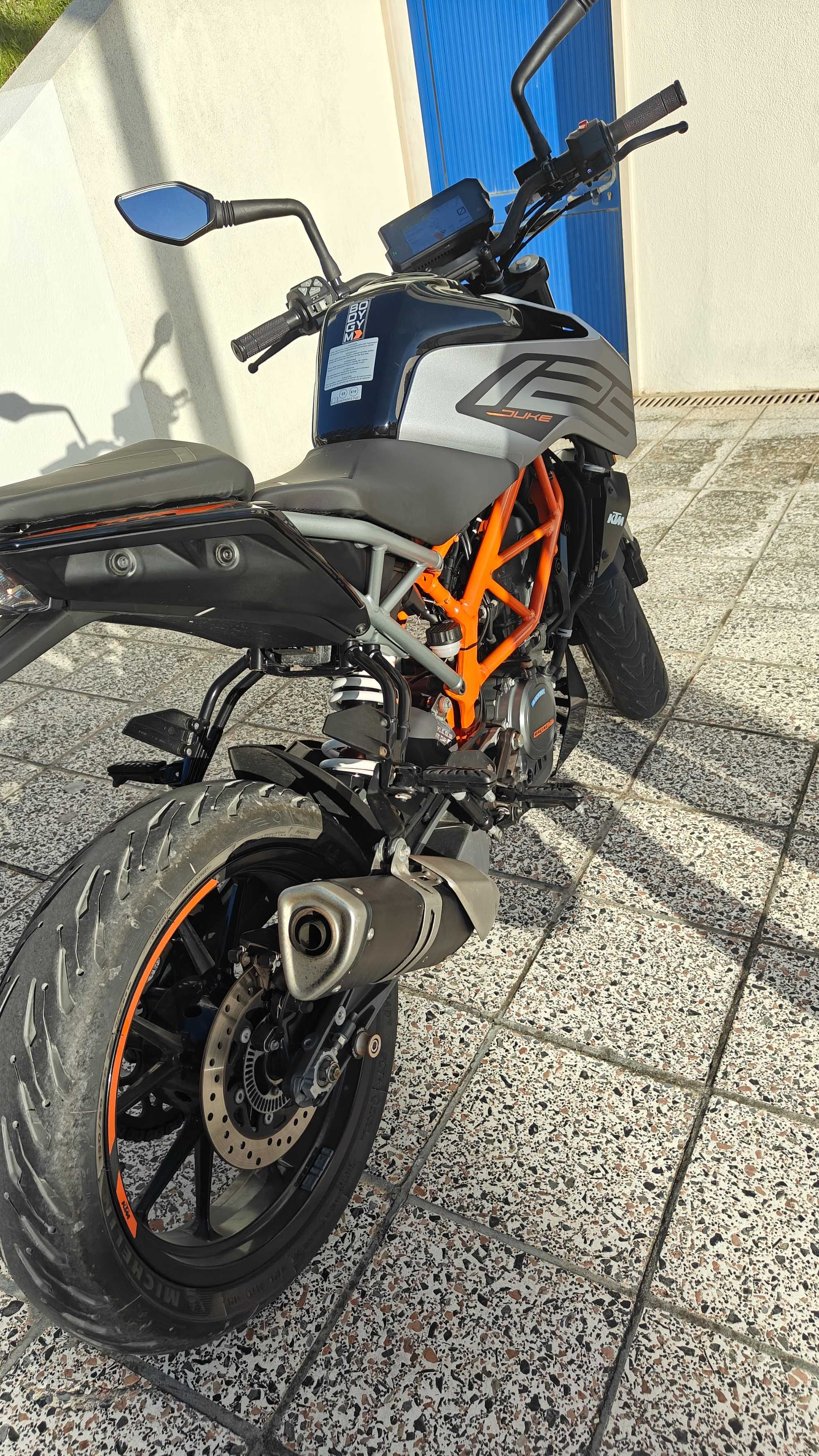 Mota KTM Duke como nova