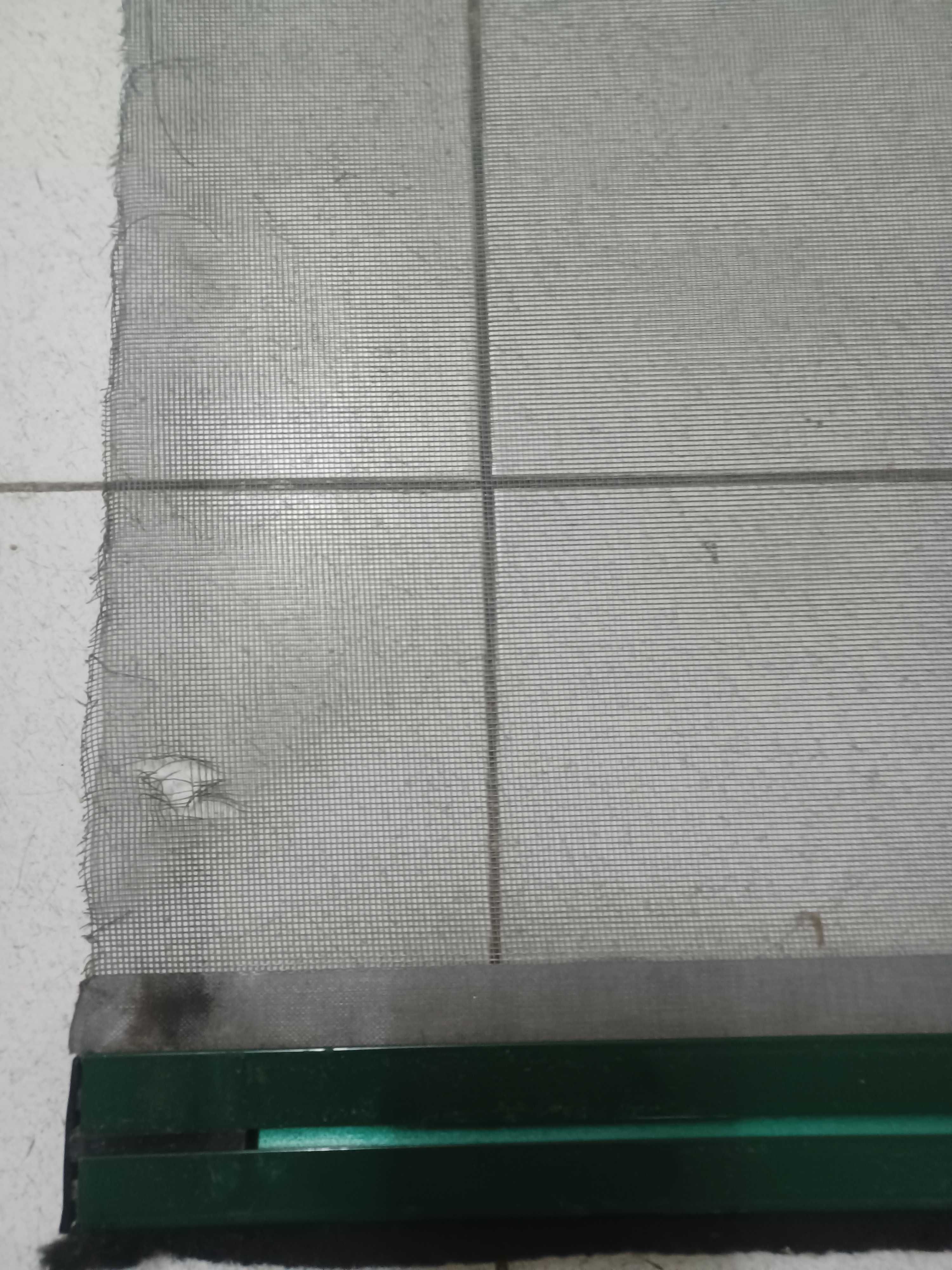 Rede mosquiteira em estore com suporte cor verde