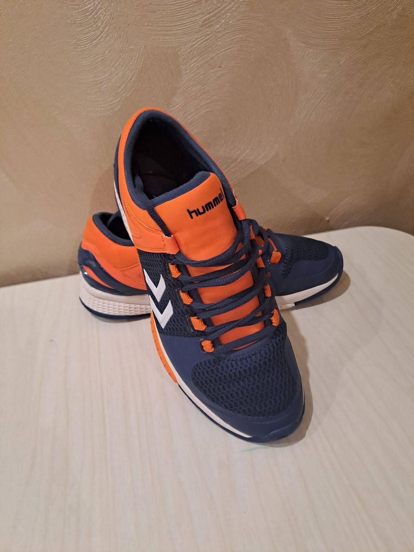 Кроссовки 41-42 р.мужские Hummel