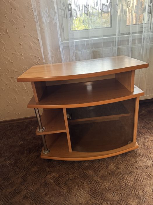 Szafka pod telewzior ze szkalną szybą