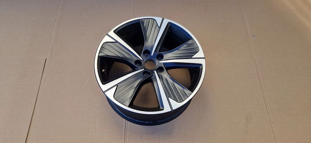 CUPRA FORMENTOR FELGA ALUMINIOWA R18 8J ET40 5FF601025N