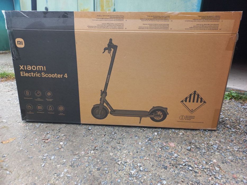 Продам Електросамокат  Xiaomi 4