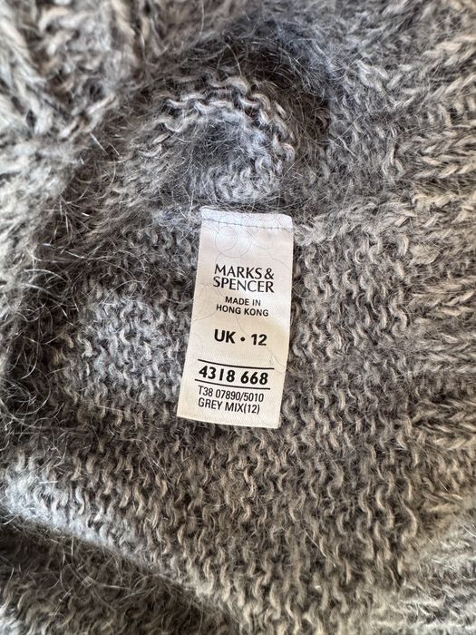 Теплий жіночий светр