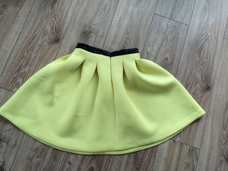 Żółta rozkloszowana spódnica neopren pianka Reserved 36