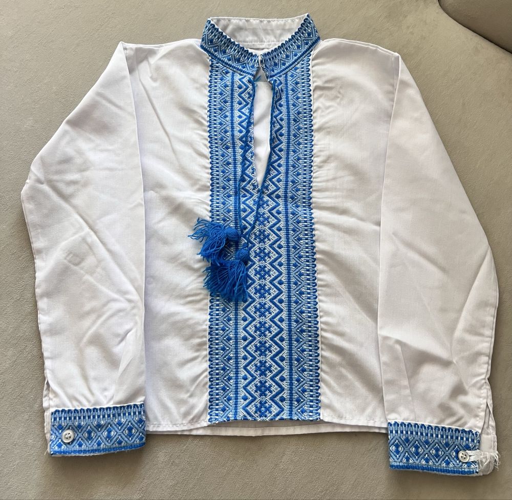 Український вишитий костюм (штани, вишиванка, жилетка)