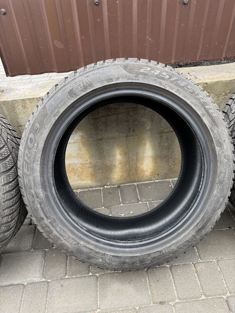 Шини зимові Pirelli Sottozero 3 245/45 R18 7мм 2023 рік