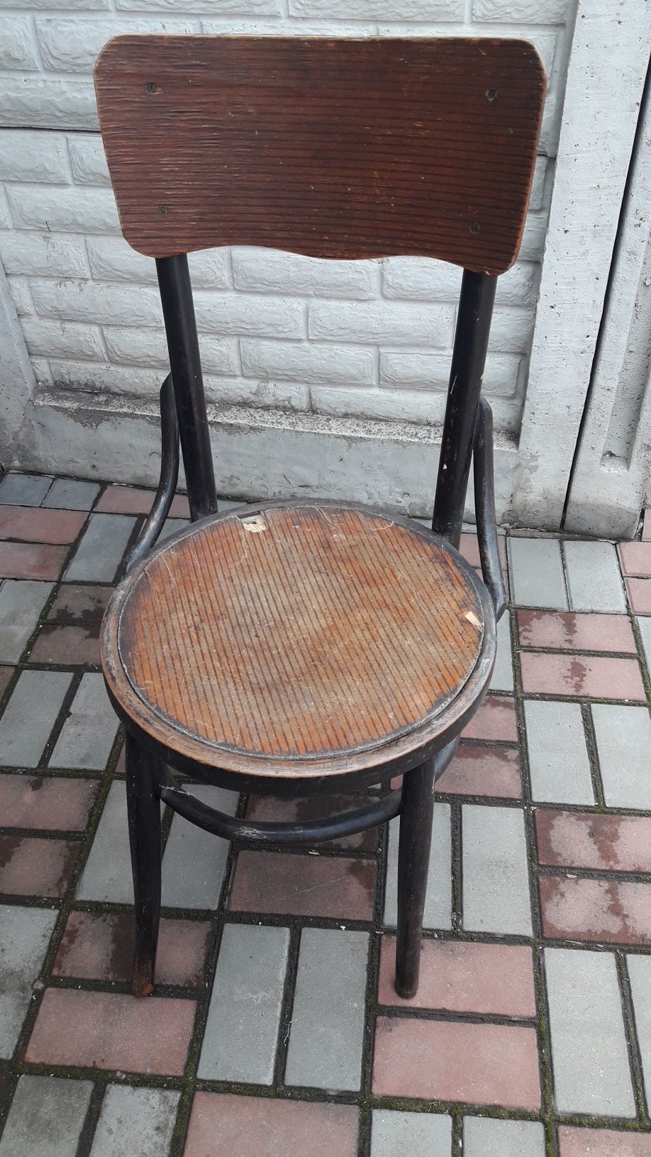 Старинный антикварный стул.