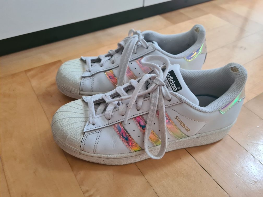 Buty damskie ADIDAS Superstar AQ6278 białe Hologram