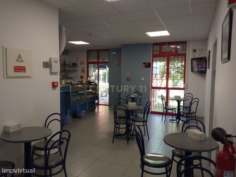 INVESTIDOR -  Trespasse de Pastelaria e cafetaria em pleno funcionamen