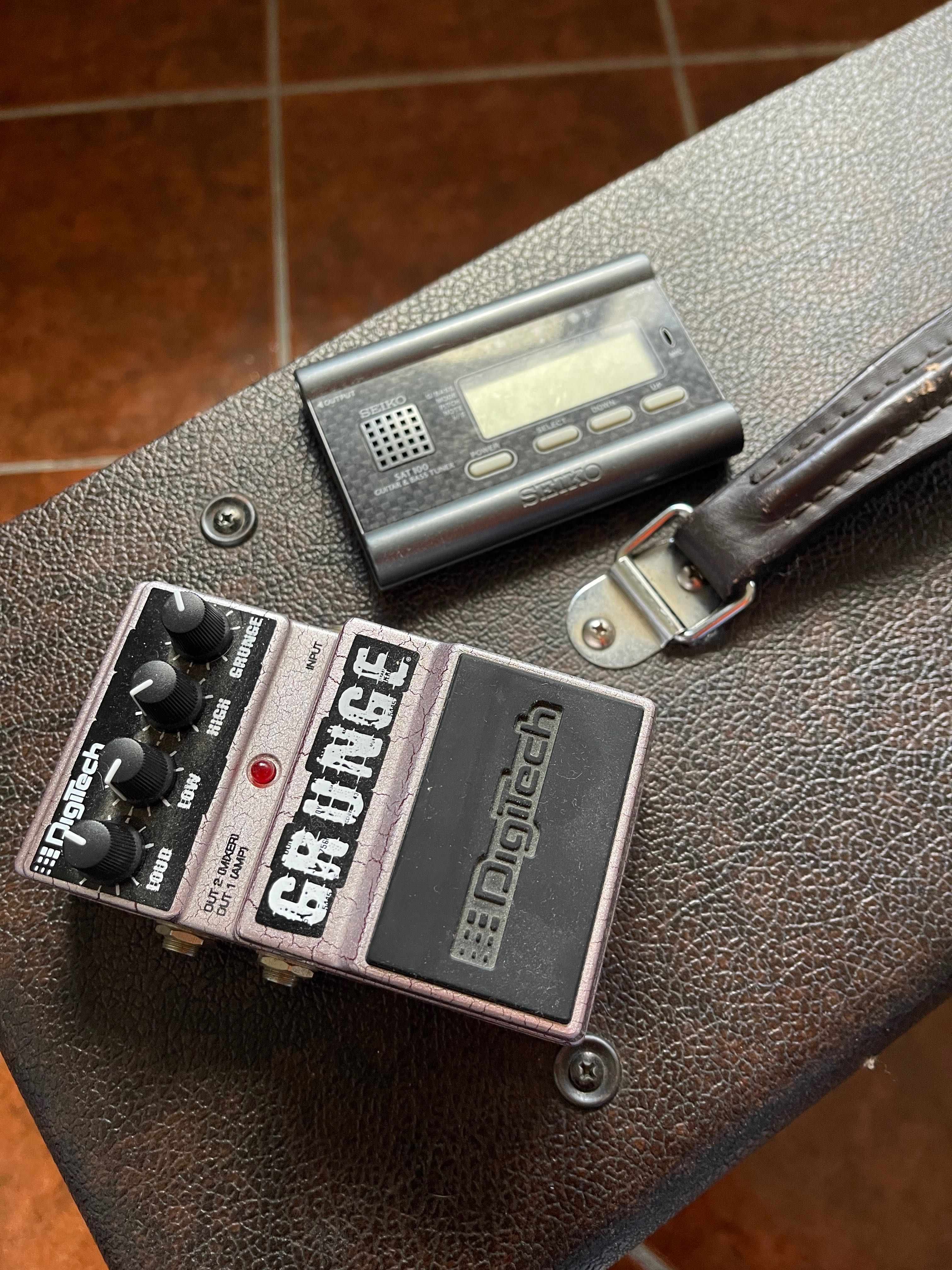 Guitarra semi acústica com amplificador e acessórios
