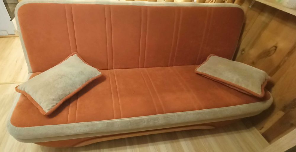 Kanapa + dwie poduszki