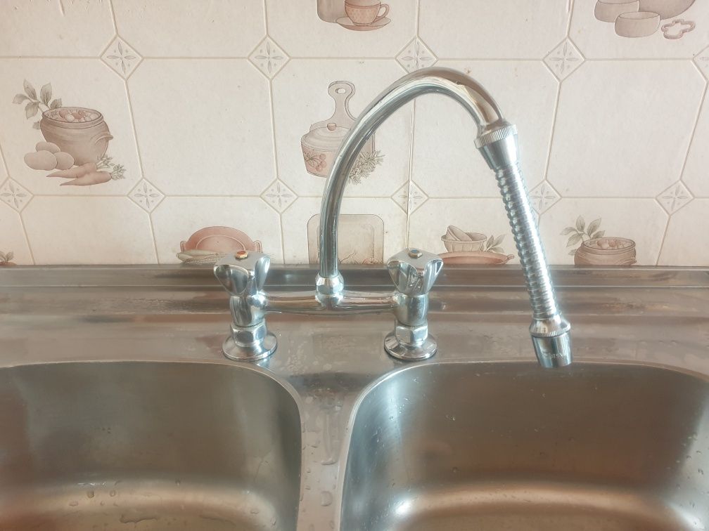 Zlewozmywak z baterią i syfonem