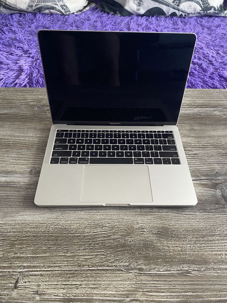 MacBook Pro 2017 Silver 13” i5/8/128gb Apple ноутбук