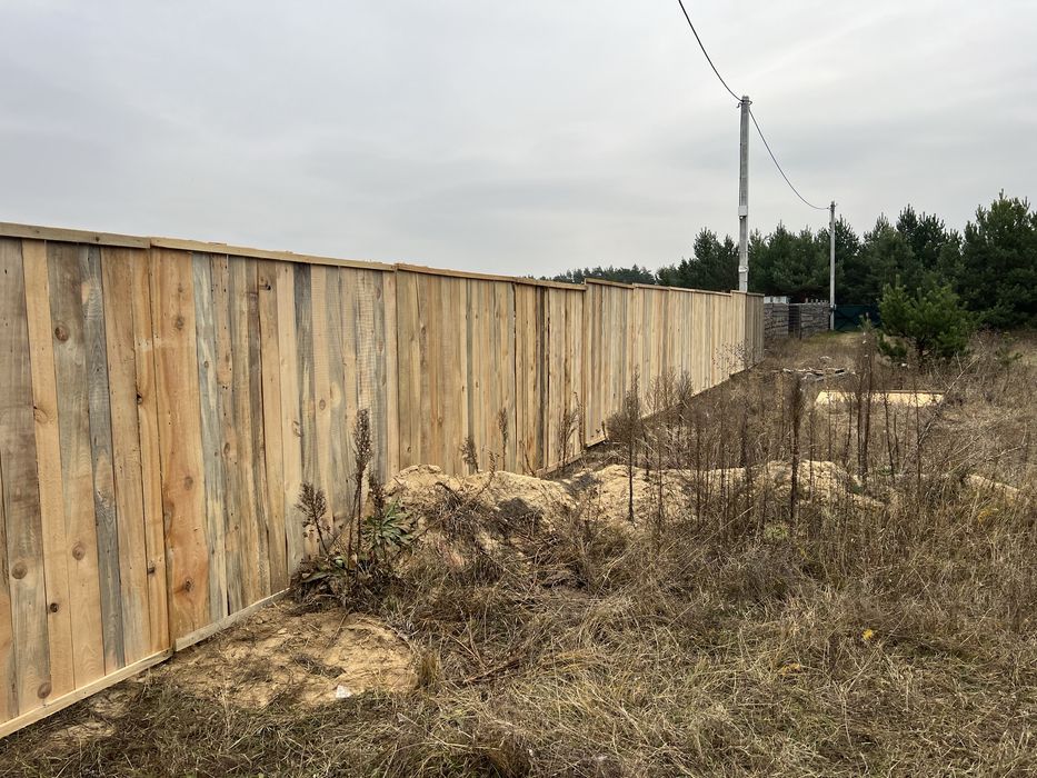 Підтоварник сосновий , стовпчик для будівельного паркану .