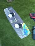 Kitesurf Board Newind Custom 140x45 + Straps + Fins – Bom Esta
