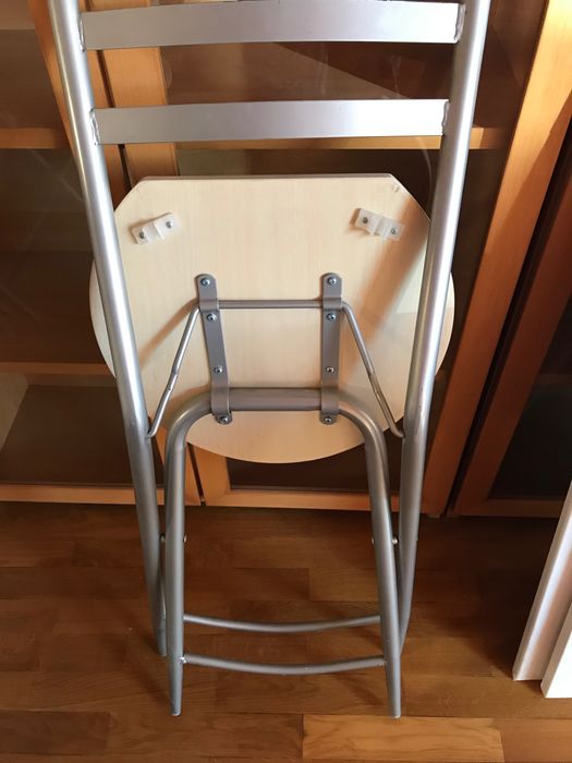 Movel parede/ mesa redonda e cadeiras Conforama