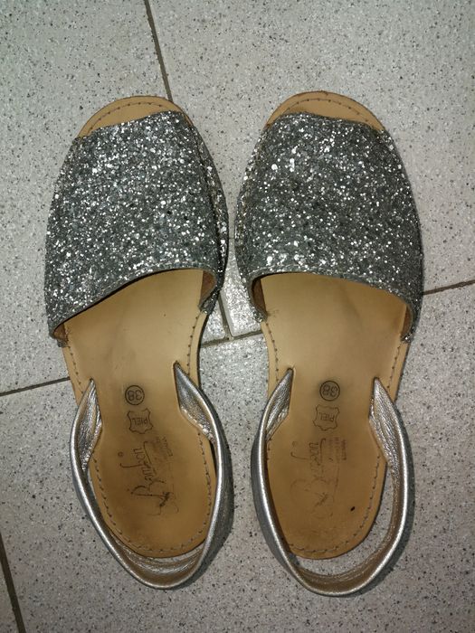 Sandália rasa prateada 38