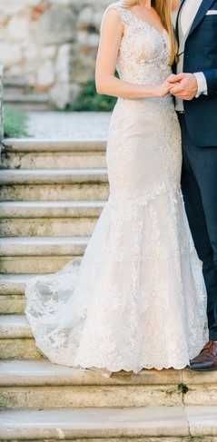 Koronkowa suknia ślubna z trenem