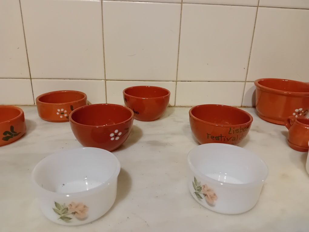 Conjunto de 15 Taças em Barro/Loiça Diversas