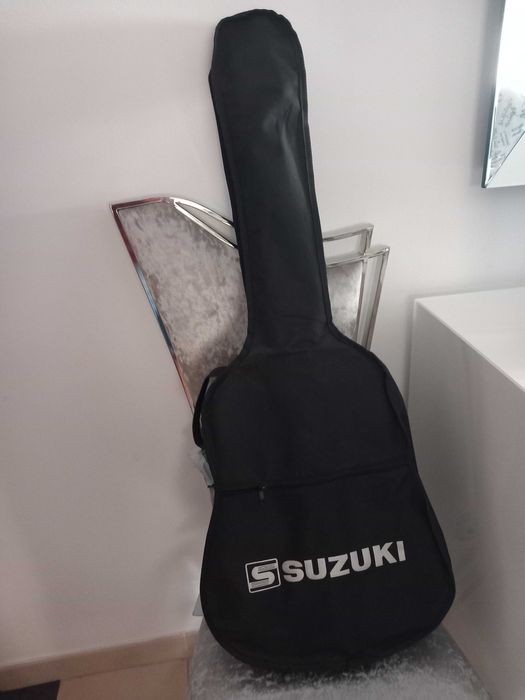 Guitarra clássica Suzuki como nova