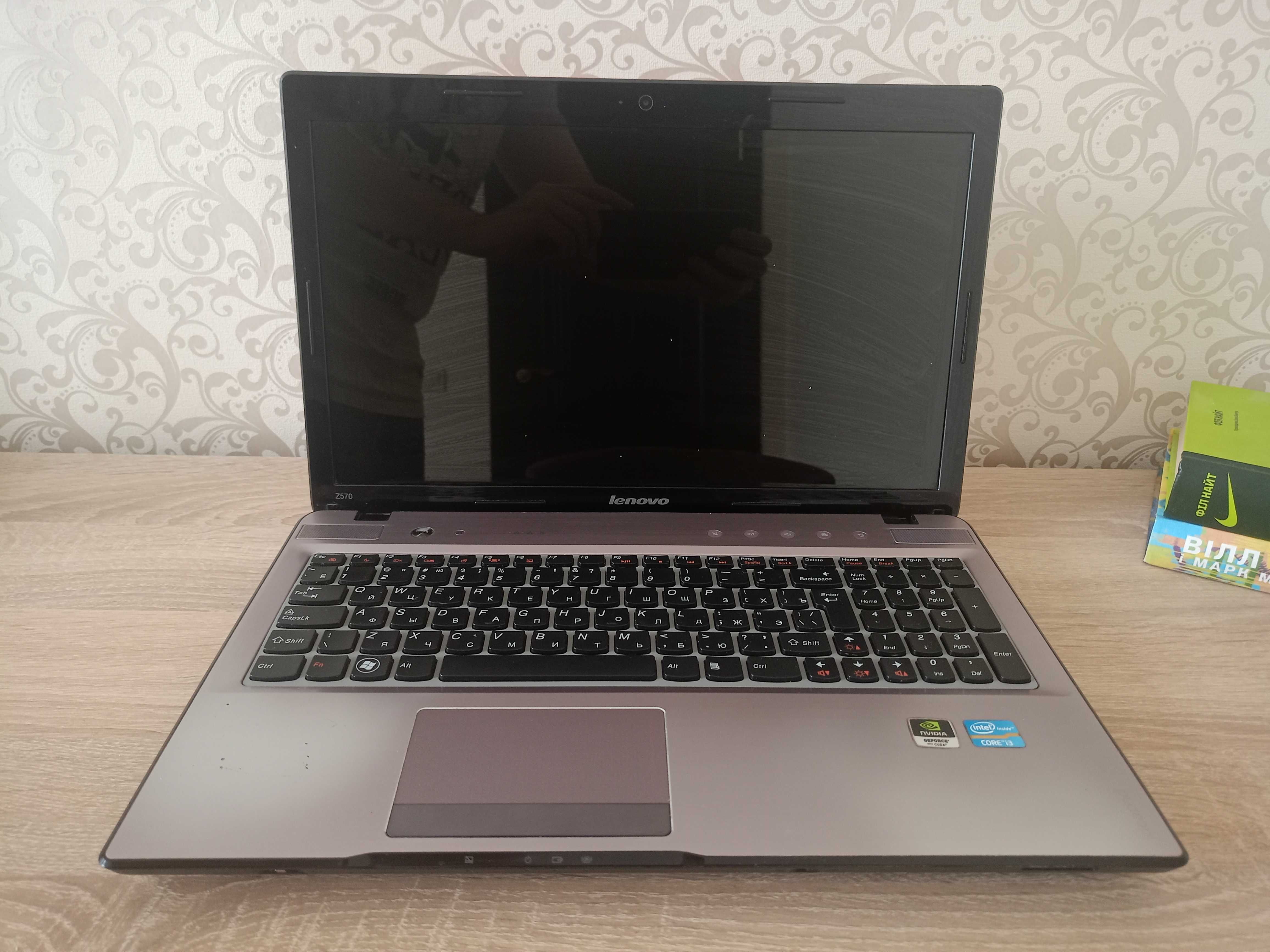 Ноутбук Lenovo Z570 | Core i3 / 3 ГБ ОЗП / NVIDIA / Windows 7