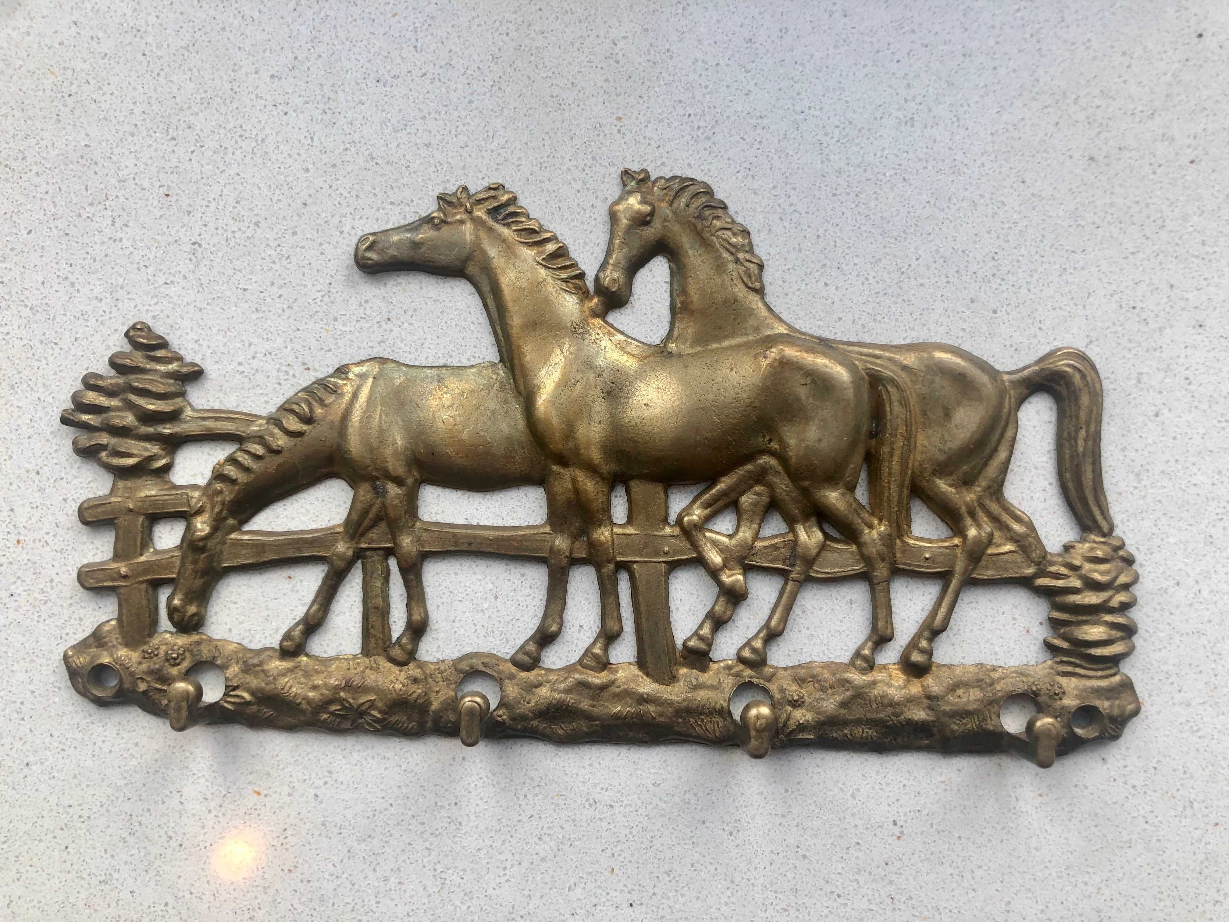 Латунна ключниця настінна "коні"
