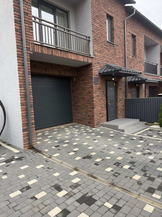 Таунхаус у двох рівнях 3-кімн., РОША КЛУБ (гараж, двір)