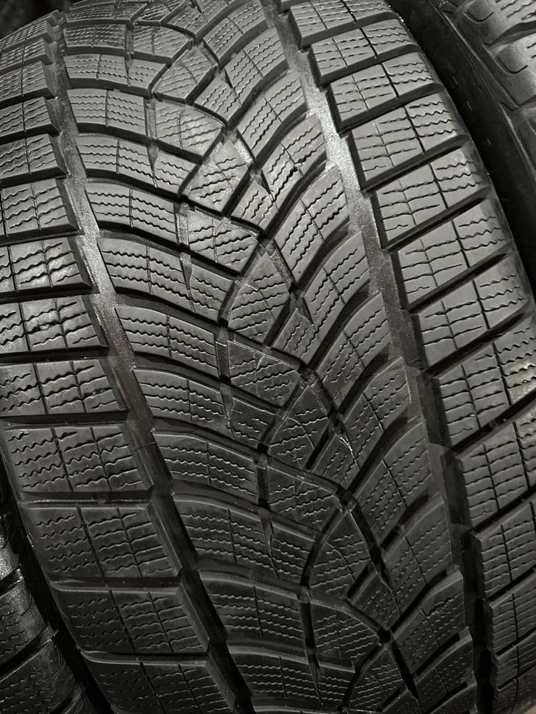 285/35/22+265/35/22 R22 Goodyear Ultra Grip Perfomance Tesla 4шт зима