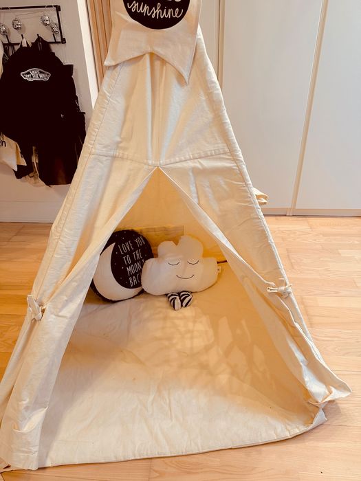 Namiot tipi do pokoju.