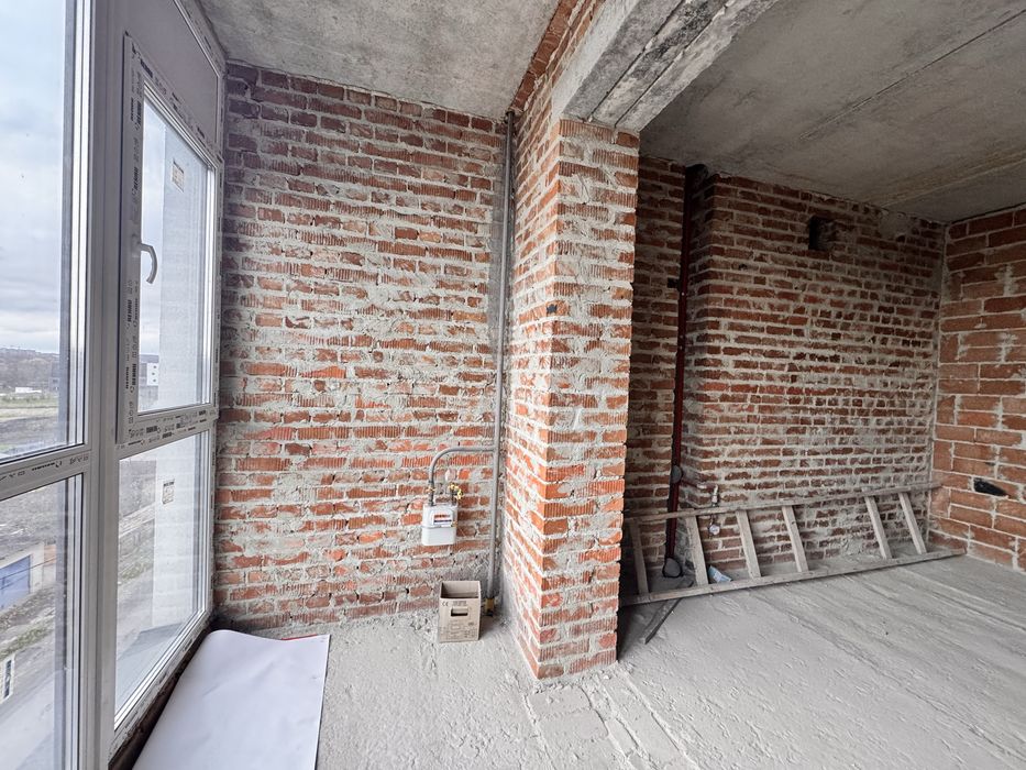 Продаж 3 кім.сирої квартири