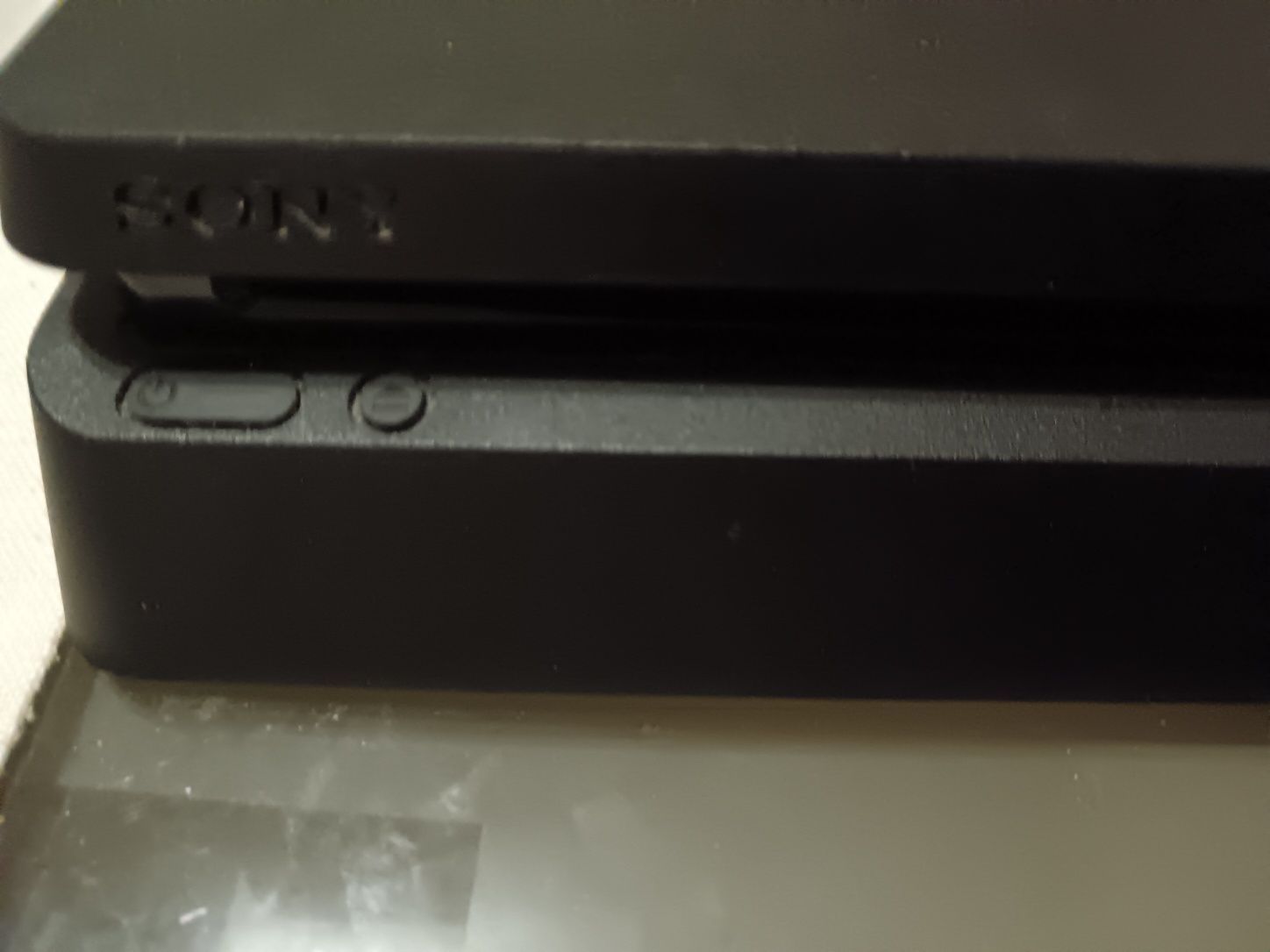 PS4 Slim 1TB em bom estado