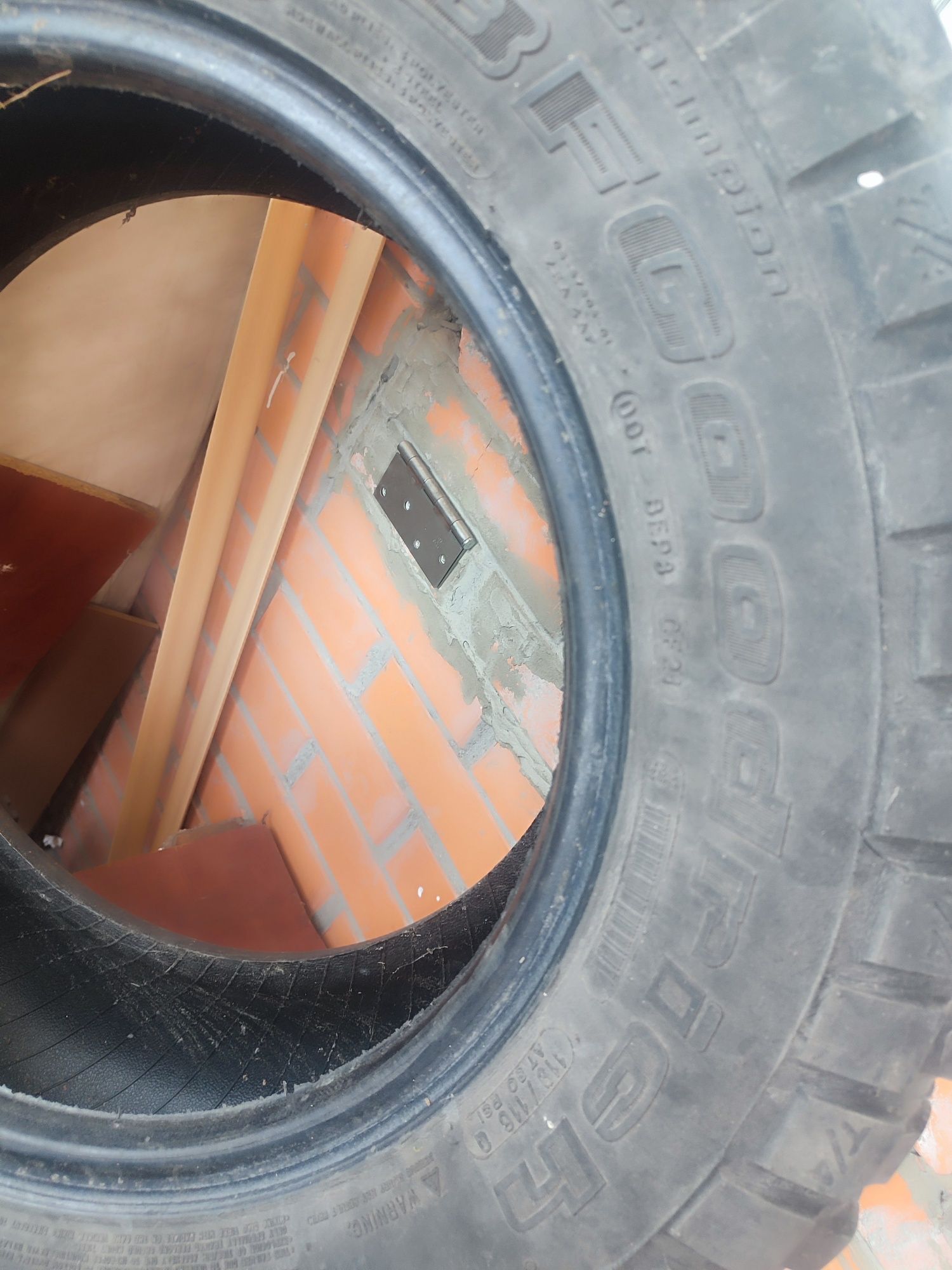 Продам шини 4шт bf Goodrich km2