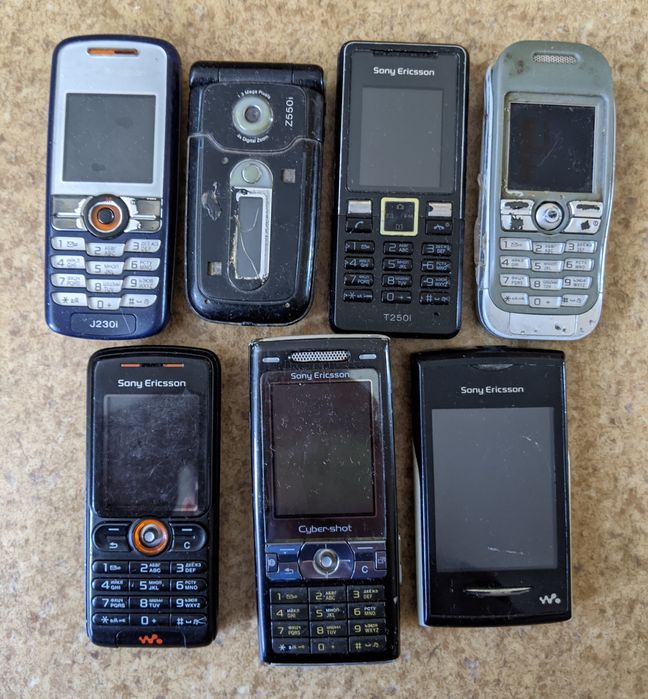 Лот телефонів Sony Ericsson та LG