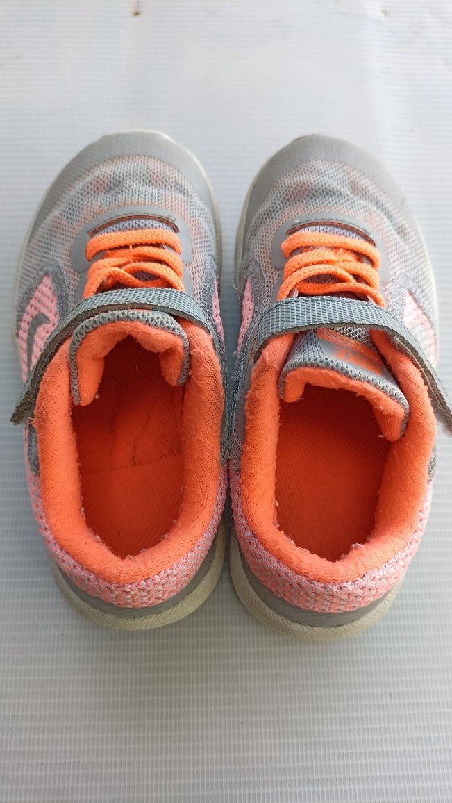 Nike revolution 3 дитячі кросівки