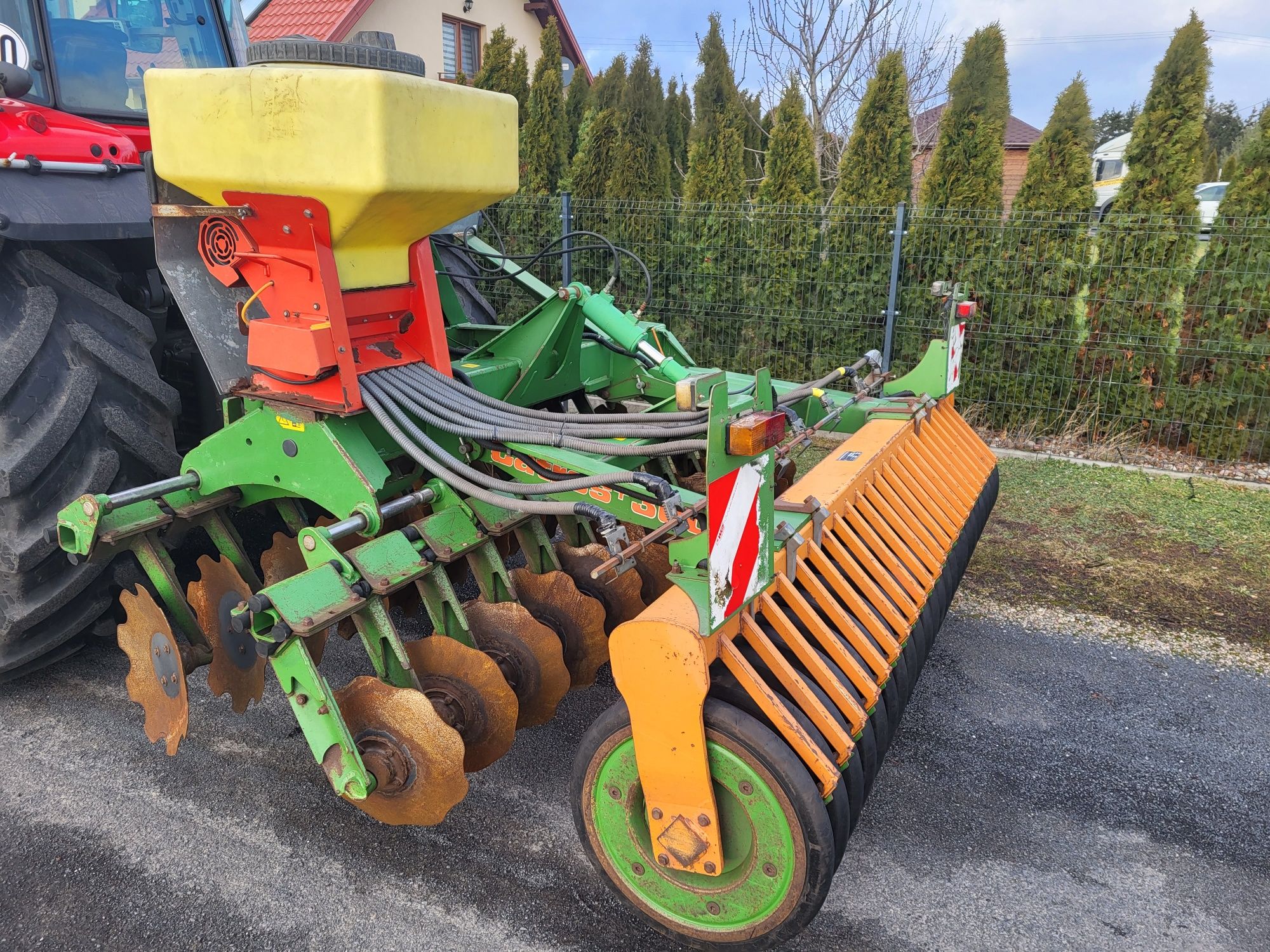 Talerzówka Amazone Catros+ 3001 z siewnikiem do poplonów HorschBrix