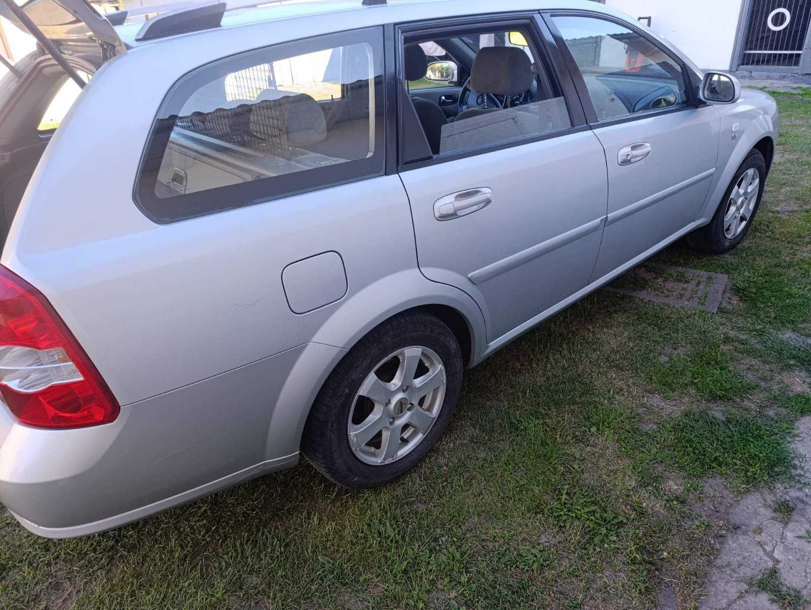 Автомобіль Шевроле нубіра