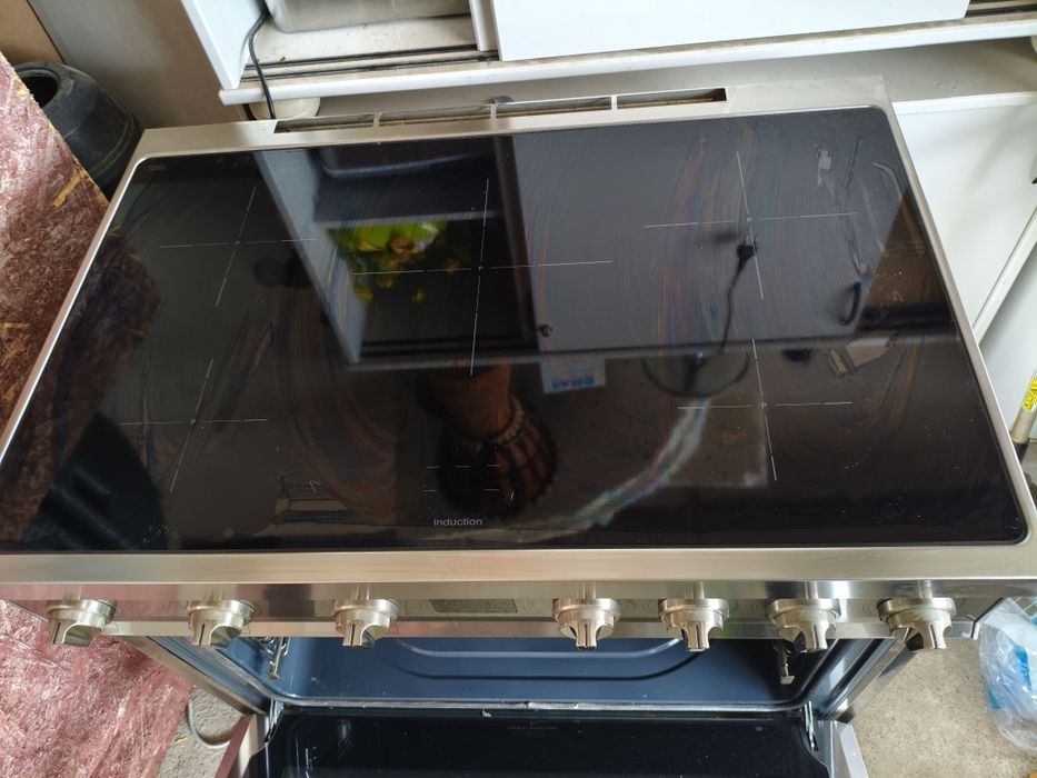 Kuchnia  z płytą indukcyjna Smeg CPF9IPX