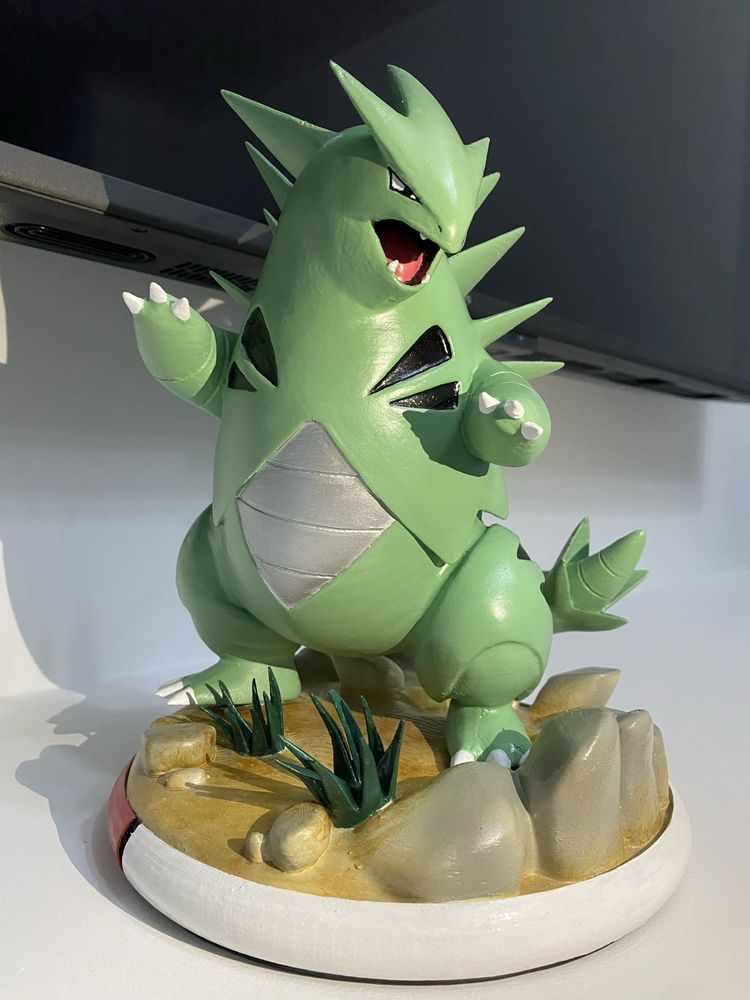 Figura tyranitar pokemon