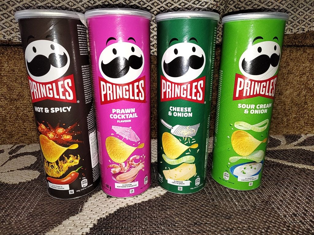 Банки из под чипсов Pringles.