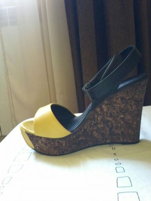 Кожаные босоножки