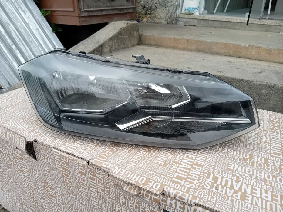 Otica/ farol direito VW POLO