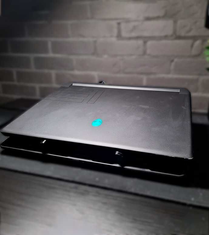 Alienware m15 r7 i7-12700H 32GB DDR5 RTX 3070Ti Portátil Gaming