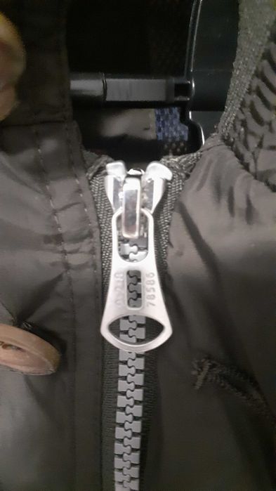 Ветрівка Bugatti