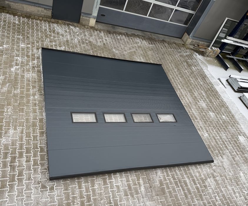 Brama 440 x 420 panelowa segmentowa garażowa przemysłowa rolowana